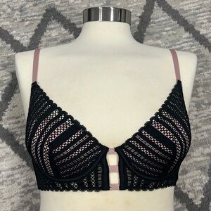 Victoria's Secret Luxe Lingerie Lace Lightly Lined Plunge Bra size 34B/B75